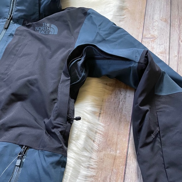 The North Face Men’s Chakal Jacket - Picture 5 of 11